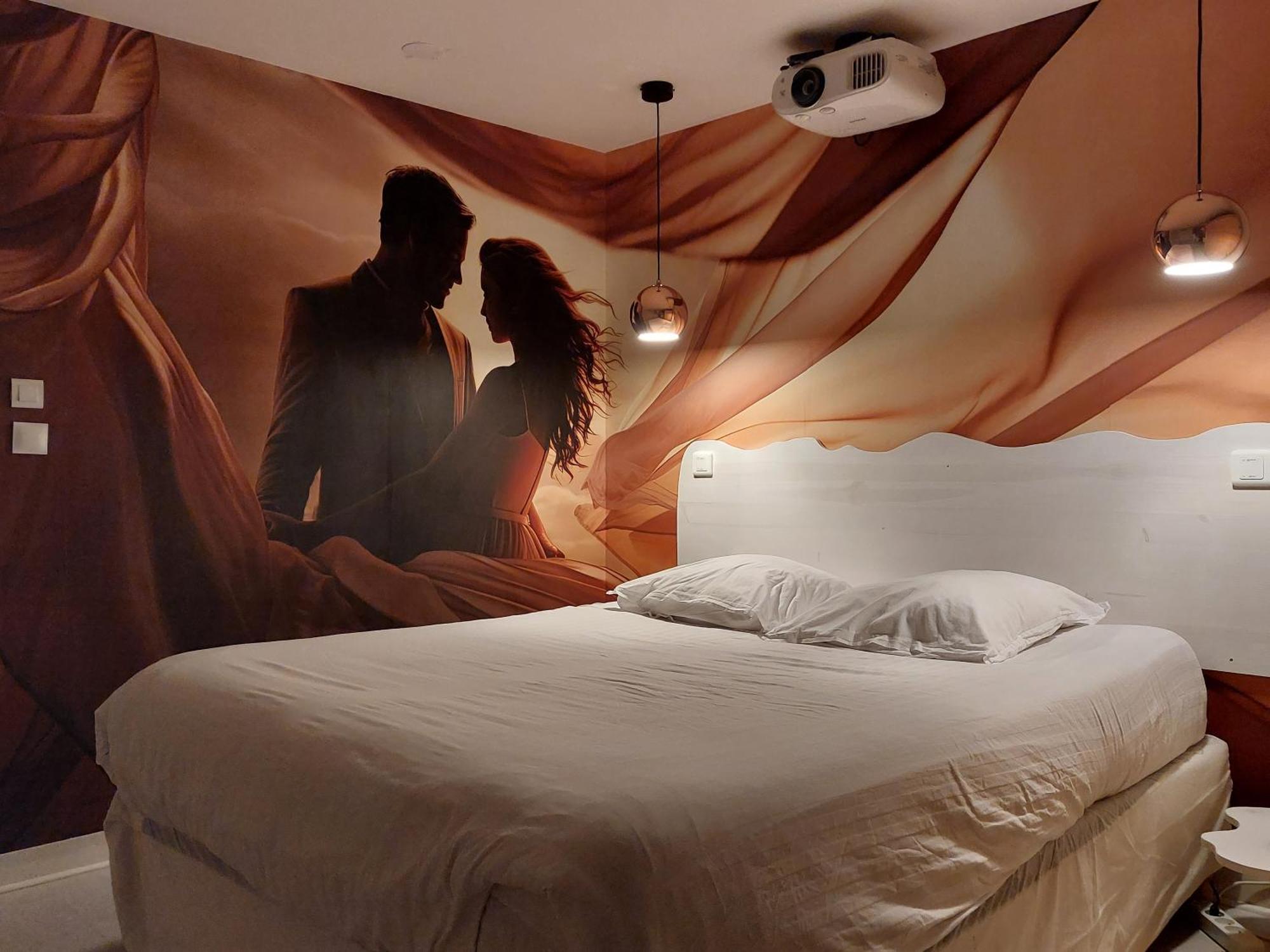 Love Room White - Les Delices Rooms Angers Bagian luar foto