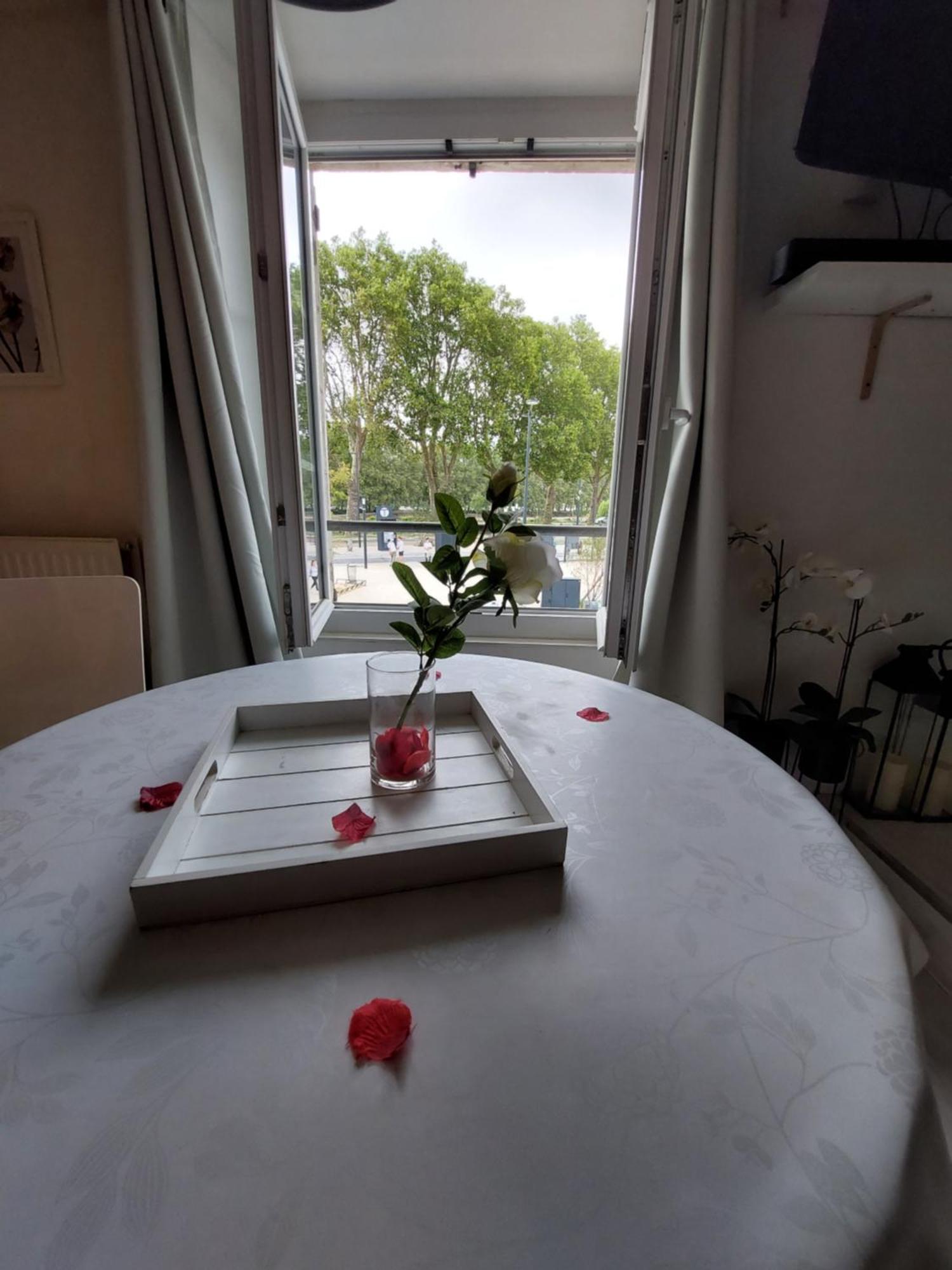 Love Room White - Les Delices Rooms Angers Bagian luar foto